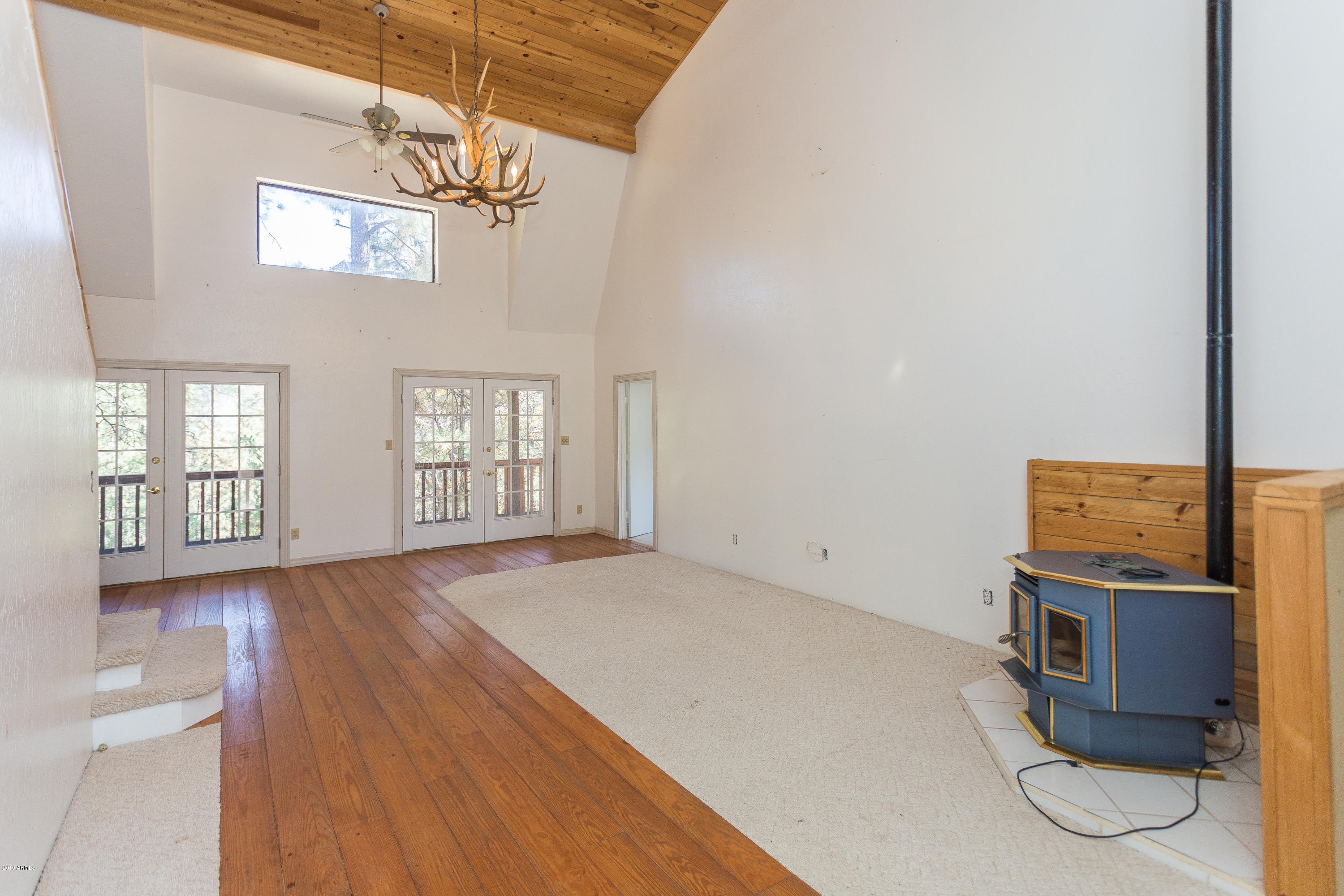 5301 South Blue Jay Road Prescott, AZ 86303 - Photo 3 of 21 003_Living Room
