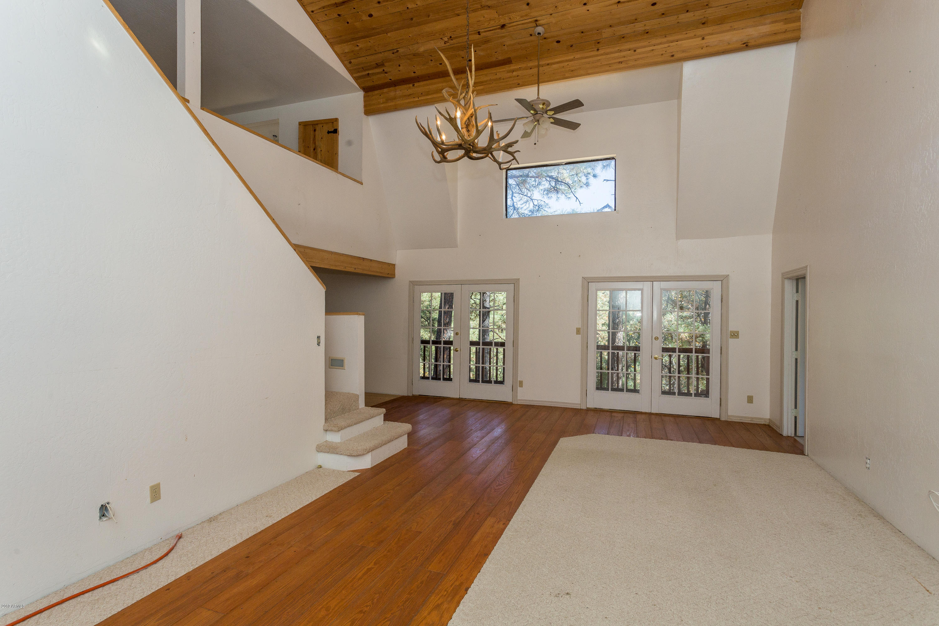 5301 South Blue Jay Road Prescott, AZ 86303 - Photo 4 of 21 004_Living Room