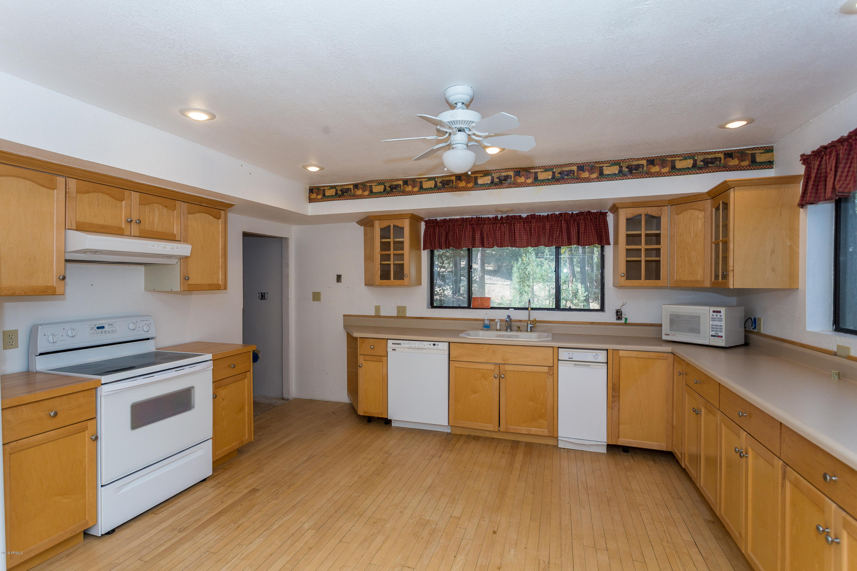 5301 South Blue Jay Road Prescott, AZ 86303 - Photo 7 of 21 007_Kitchen