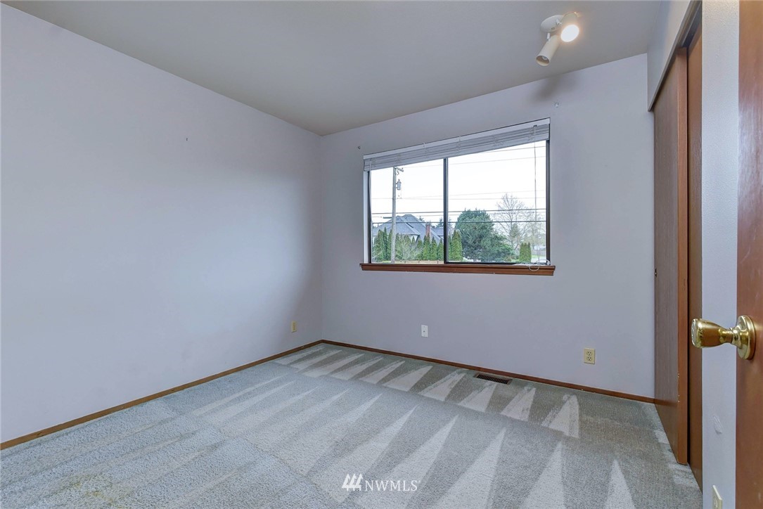 23814 23rd Drive Southeast Bothell, WA 98021 - Photo 18 of 26 an empty room with a window
