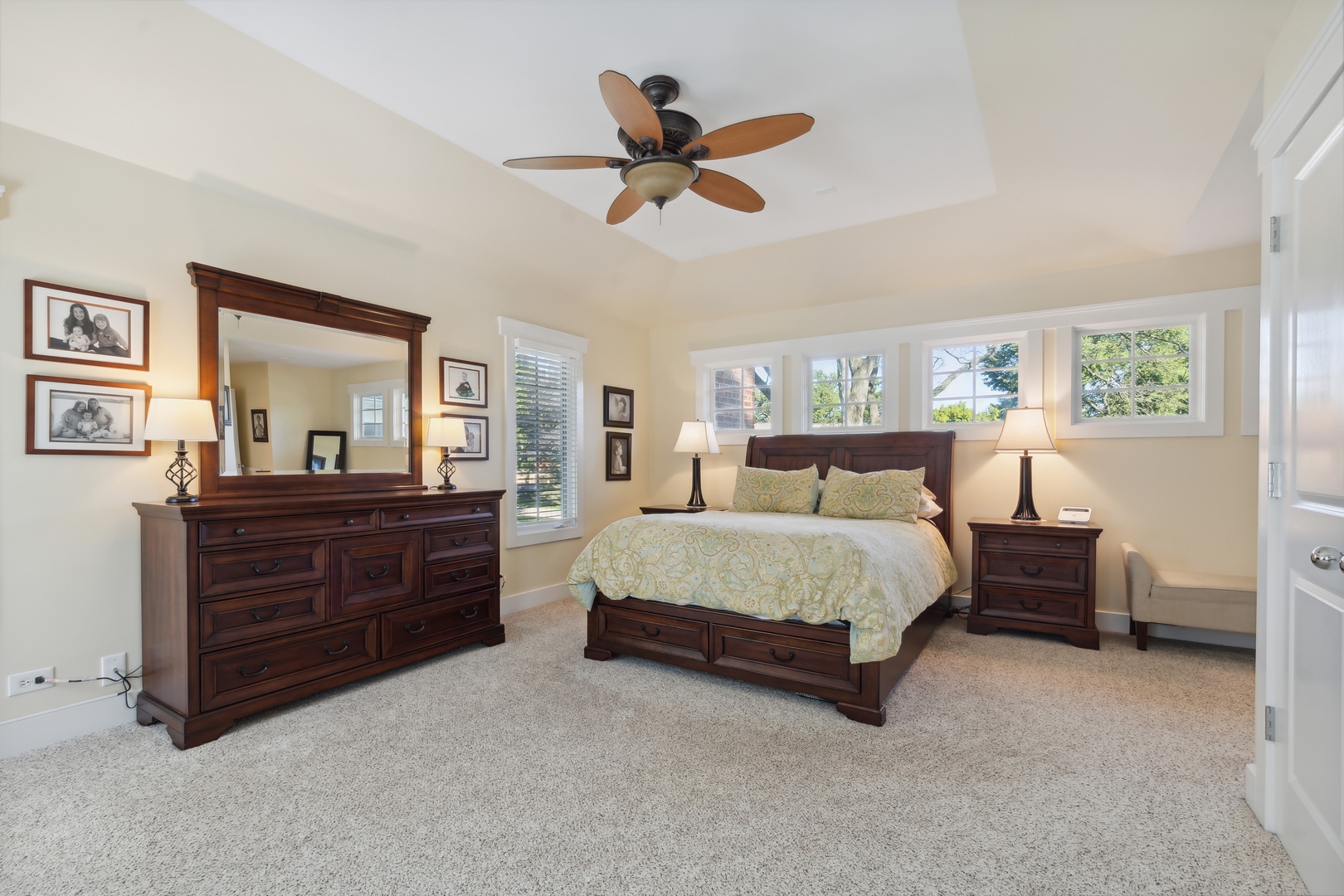 707 Westgate Road Deerfield, IL 60015 - Photo 16 of 33 a bed room with a bed and a window