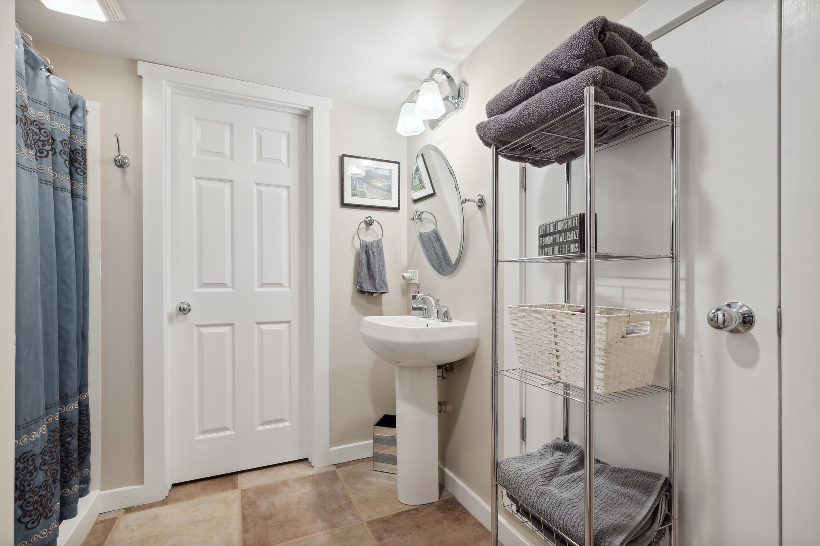 707 Westgate Road Deerfield, IL 60015 - Photo 25 of 33 a bathroom with a sink a toilet and shower
