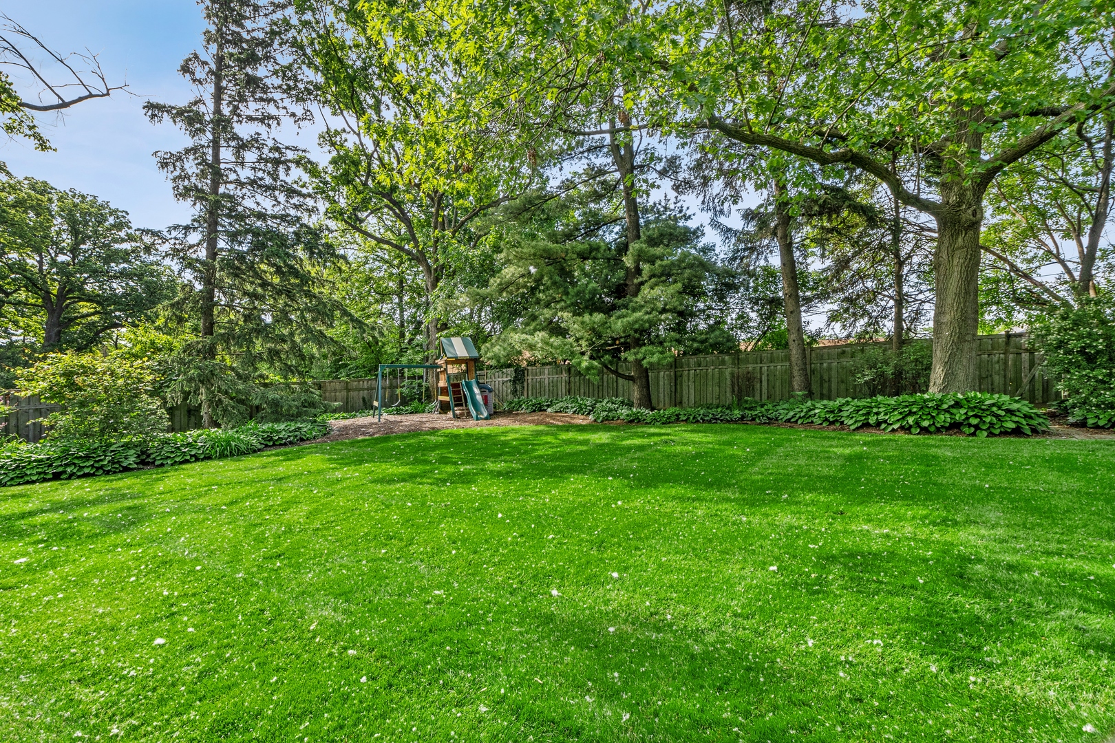707 Westgate Road Deerfield, IL 60015 - Photo 28 of 33 a view of green field with trees in the background