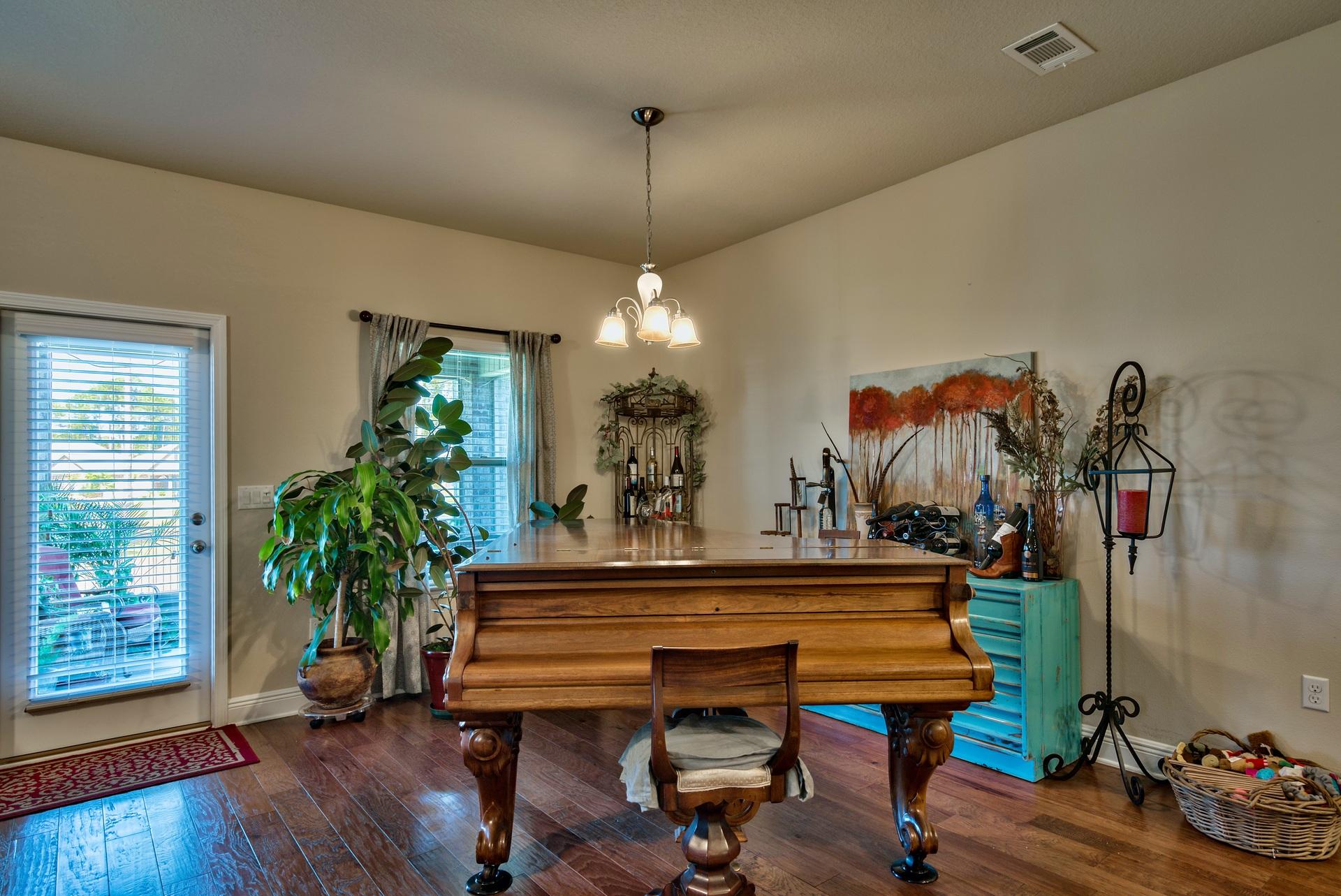 56 Pin Oak Loop Santa Rosa Beach, FL 32459 - Photo 9 of 27 a living room with furniture and a potted plant