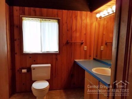 56083 Snow Goose Road Bend, OR 97707 - Photo 14 of 24 main floor bathroom