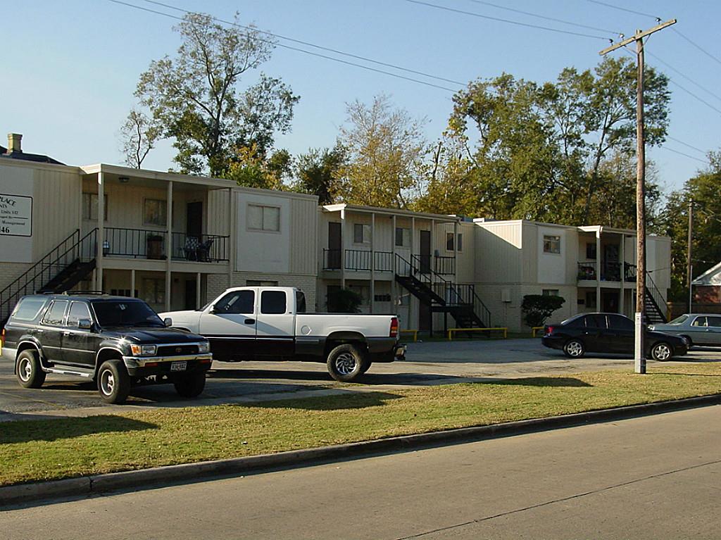 a view of yard with seating area