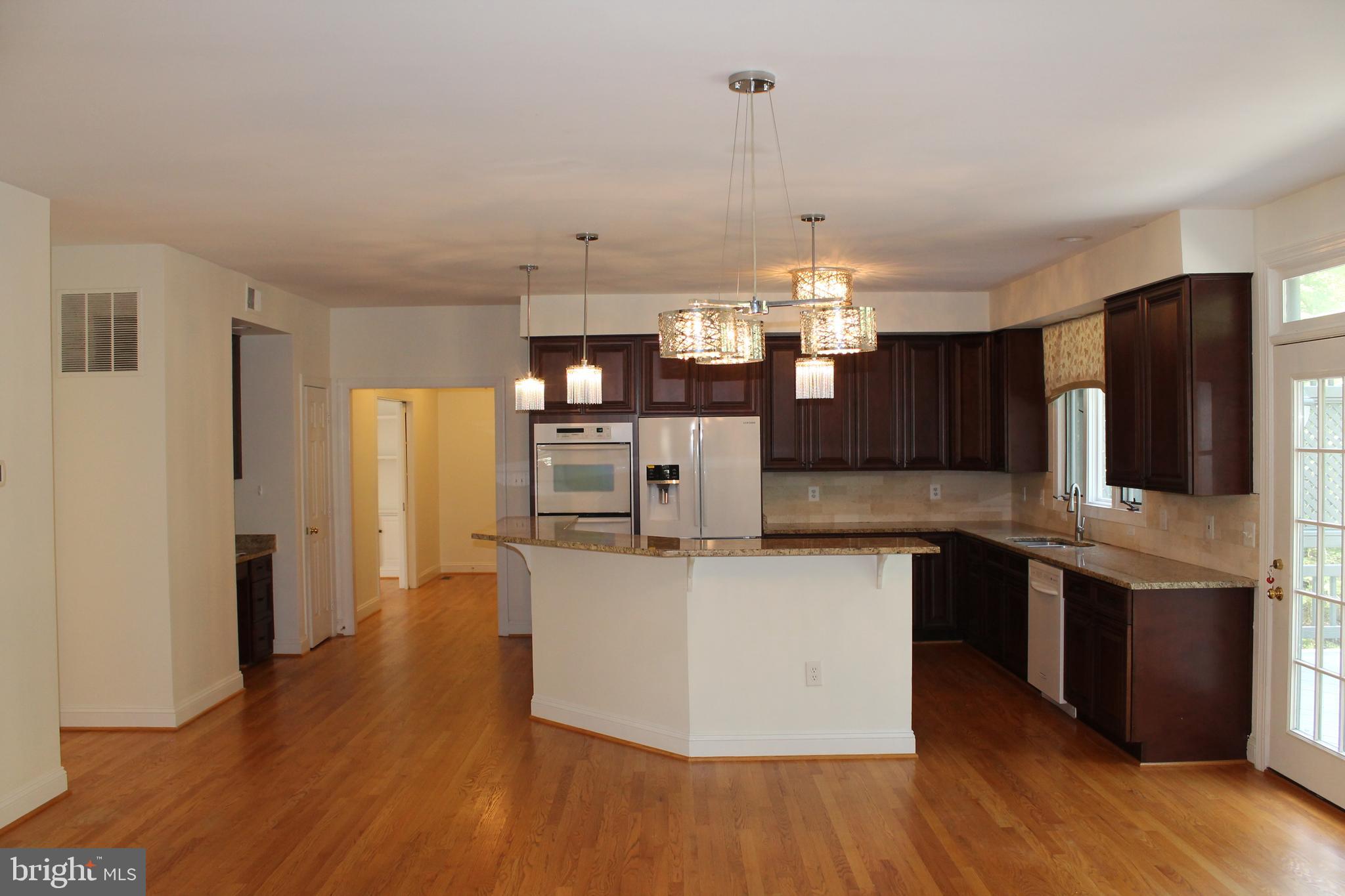 1129 Round Pebble Lane Reston, VA 20194 - Photo 23 of 62 Kicthen