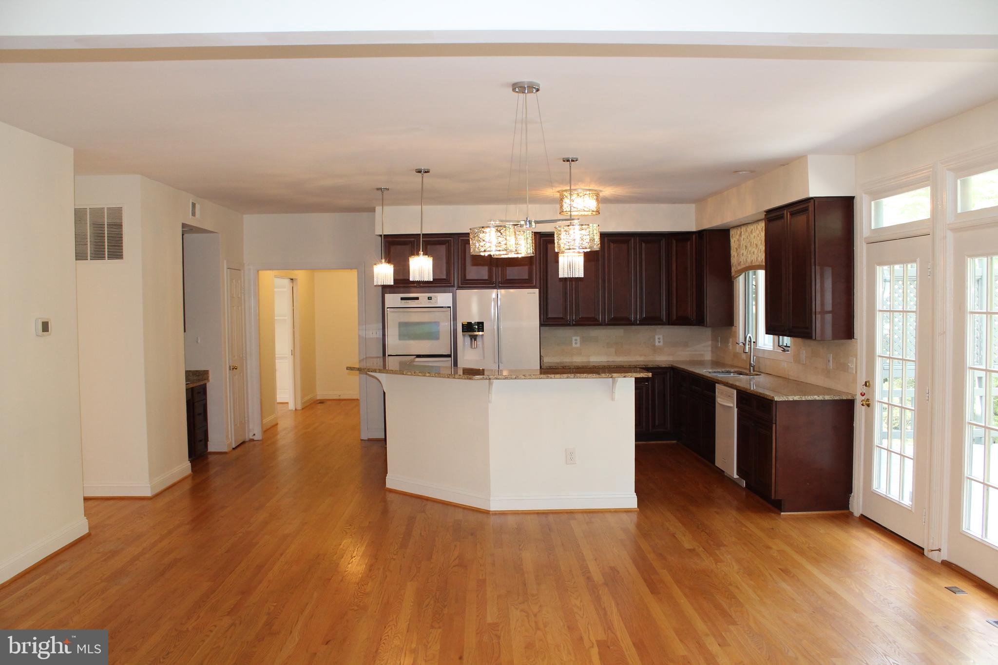 1129 Round Pebble Lane Reston, VA 20194 - Photo 24 of 62 Kitchen