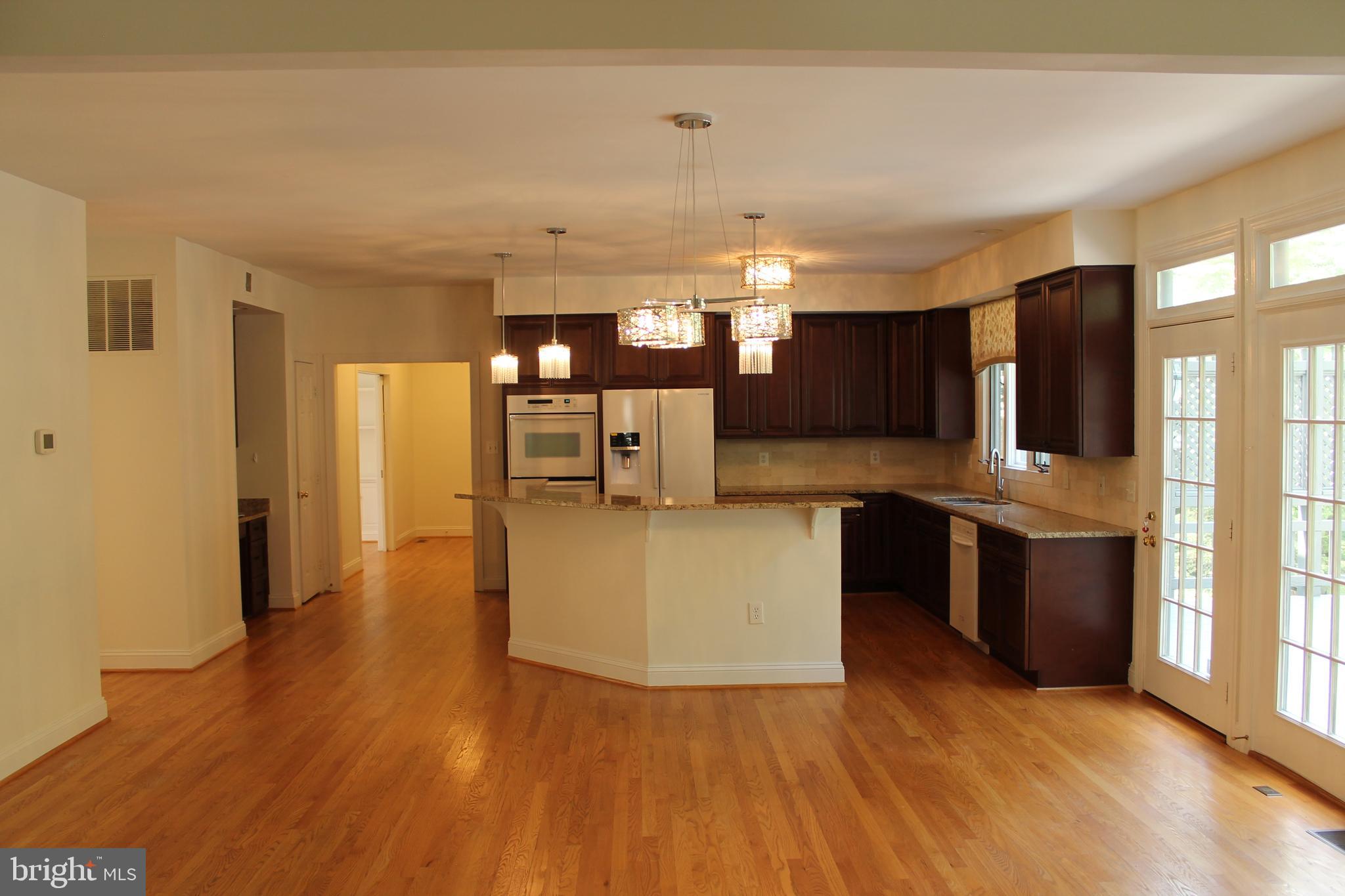 1129 Round Pebble Lane Reston, VA 20194 - Photo 25 of 62 Kitchen