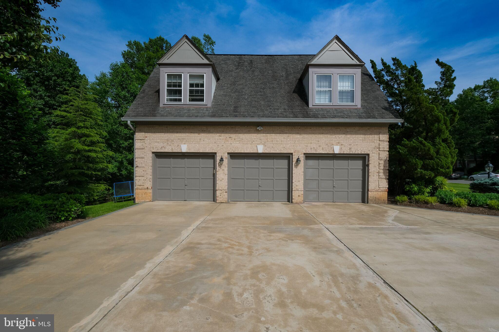 1129 Round Pebble Lane Reston, VA 20194 - Photo 3 of 62 Gallery Image 3