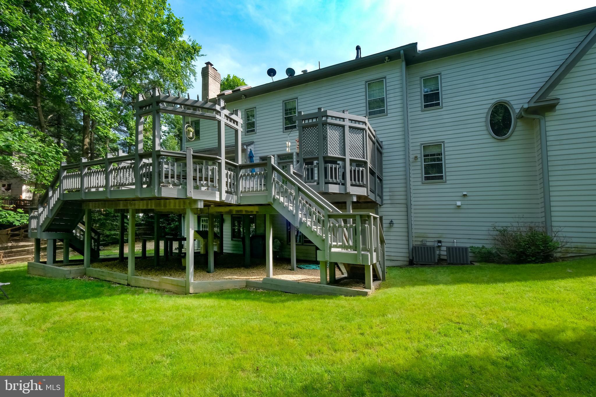 1129 Round Pebble Lane Reston, VA 20194 - Photo 4 of 62 Gallery Image 4