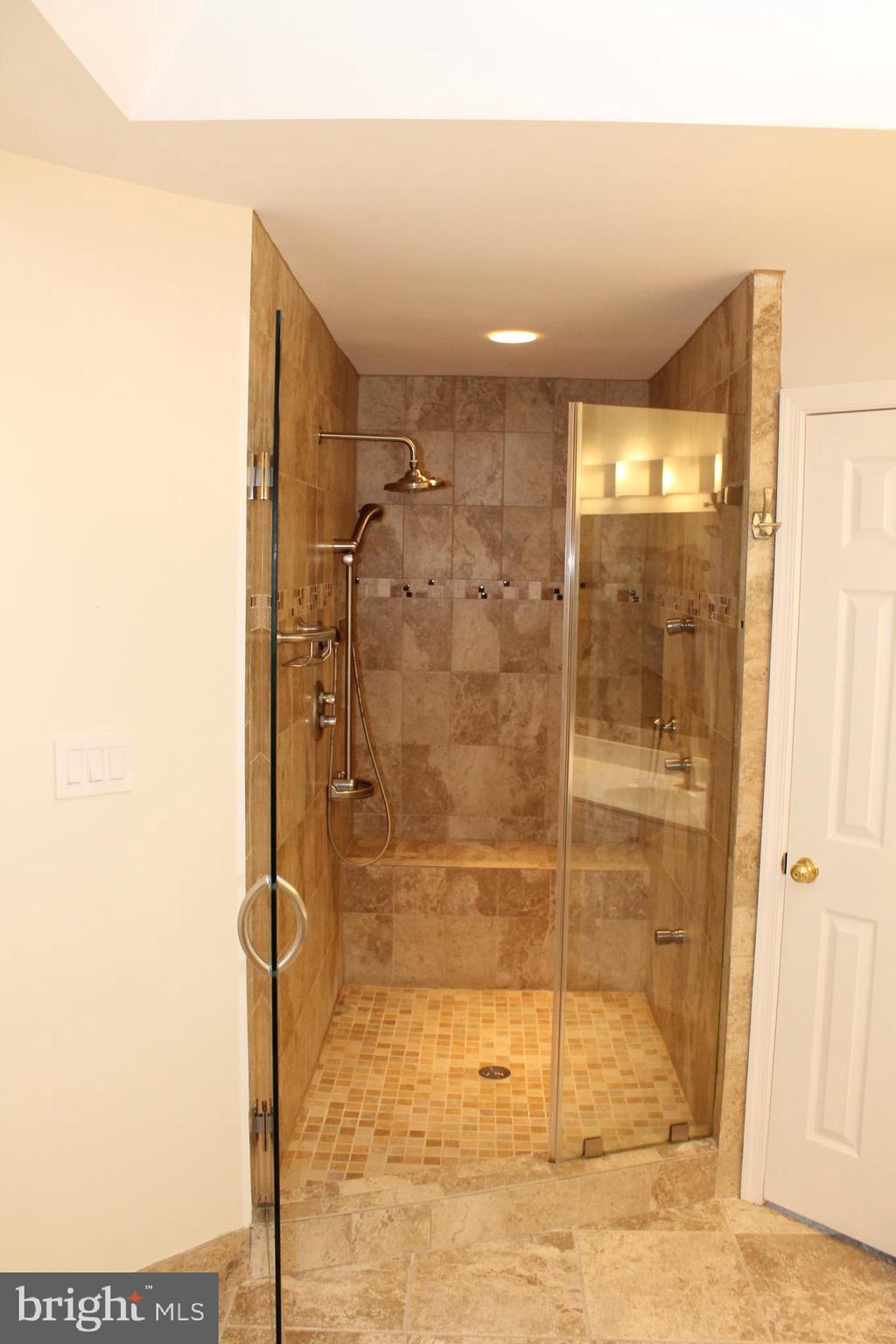 1129 Round Pebble Lane Reston, VA 20194 - Photo 41 of 62 Gallery Image 41