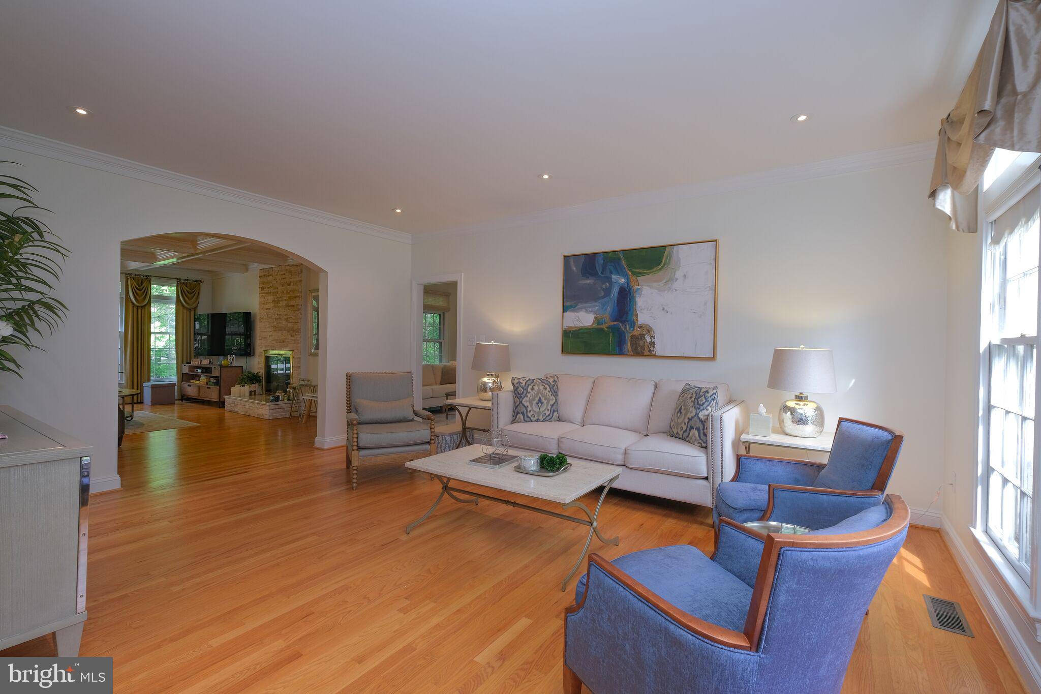 1129 Round Pebble Lane Reston, VA 20194 - Photo 7 of 62 Living Room