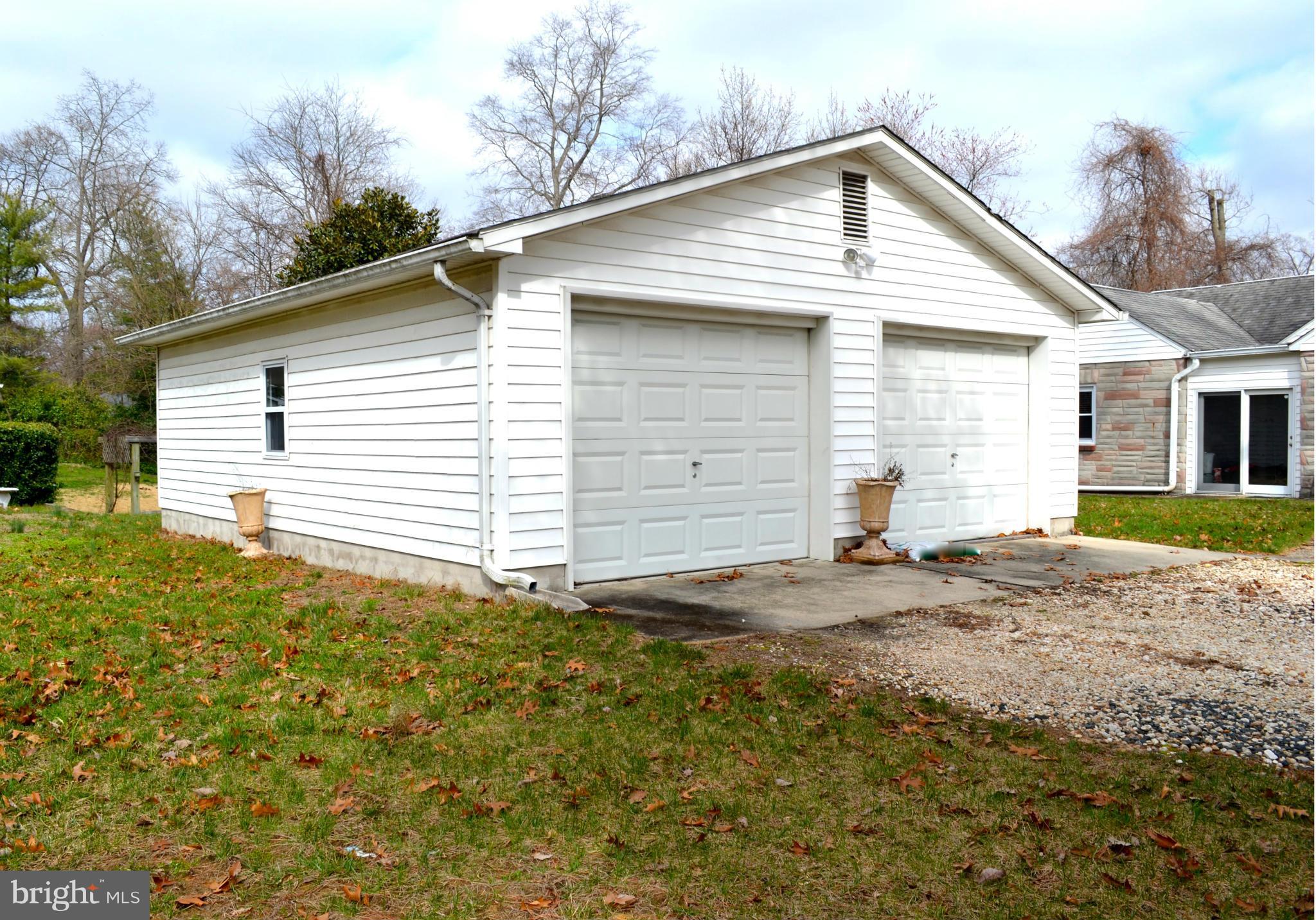 598 Riverside Drive Pasadena, MD 21122 - Photo 23 of 30 Oversize 2 Car Garage w/Work Bench