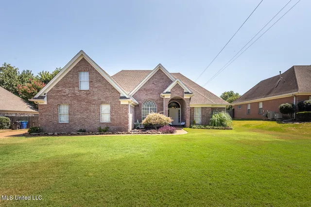 $359,900 | 994 Deer Creek Drive, Hernando, MS 38632