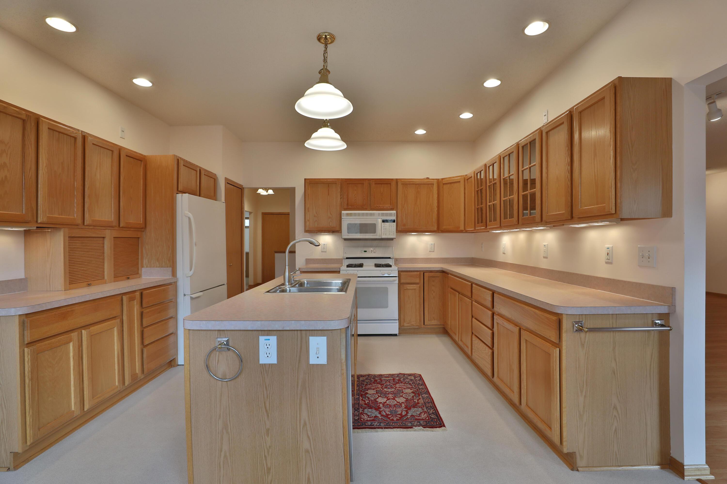 5892 Linworth Road Columbus, OH 43085 - Photo 15 of 68 5892-Linworth-15