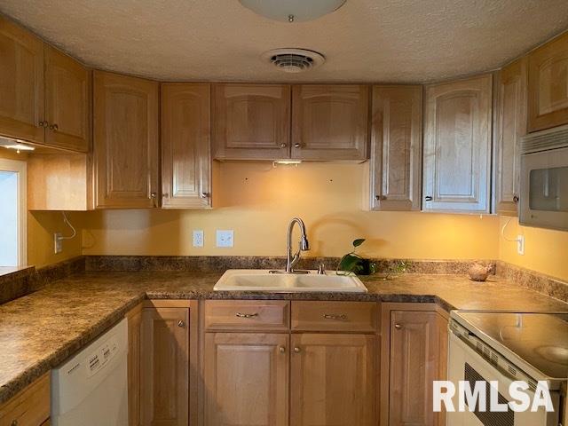 82 Country Place Springfield, IL 62703 - Photo 13 of 30