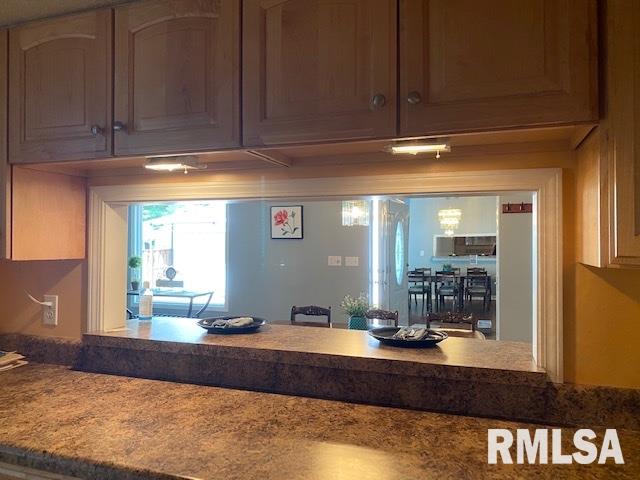 82 Country Place Springfield, IL 62703 - Photo 8 of 30