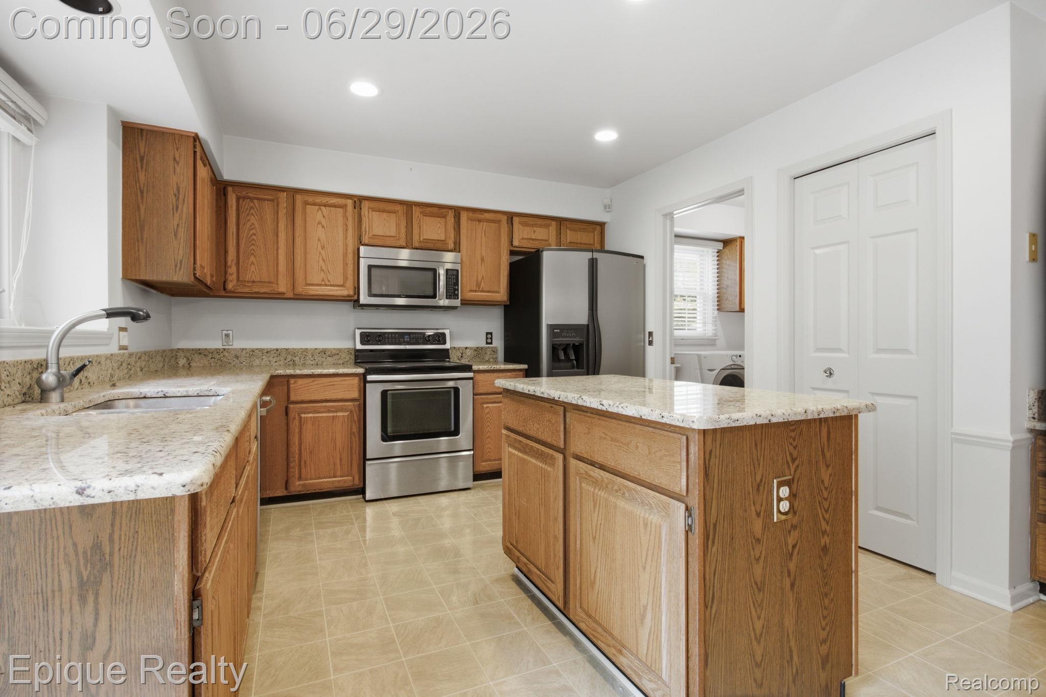 3261 Windwood Road West Bloomfield, MI 48324 - Photo 12 of 40 18-web-or-mls-_17A7454 Mark Thomas Hubble.jpg