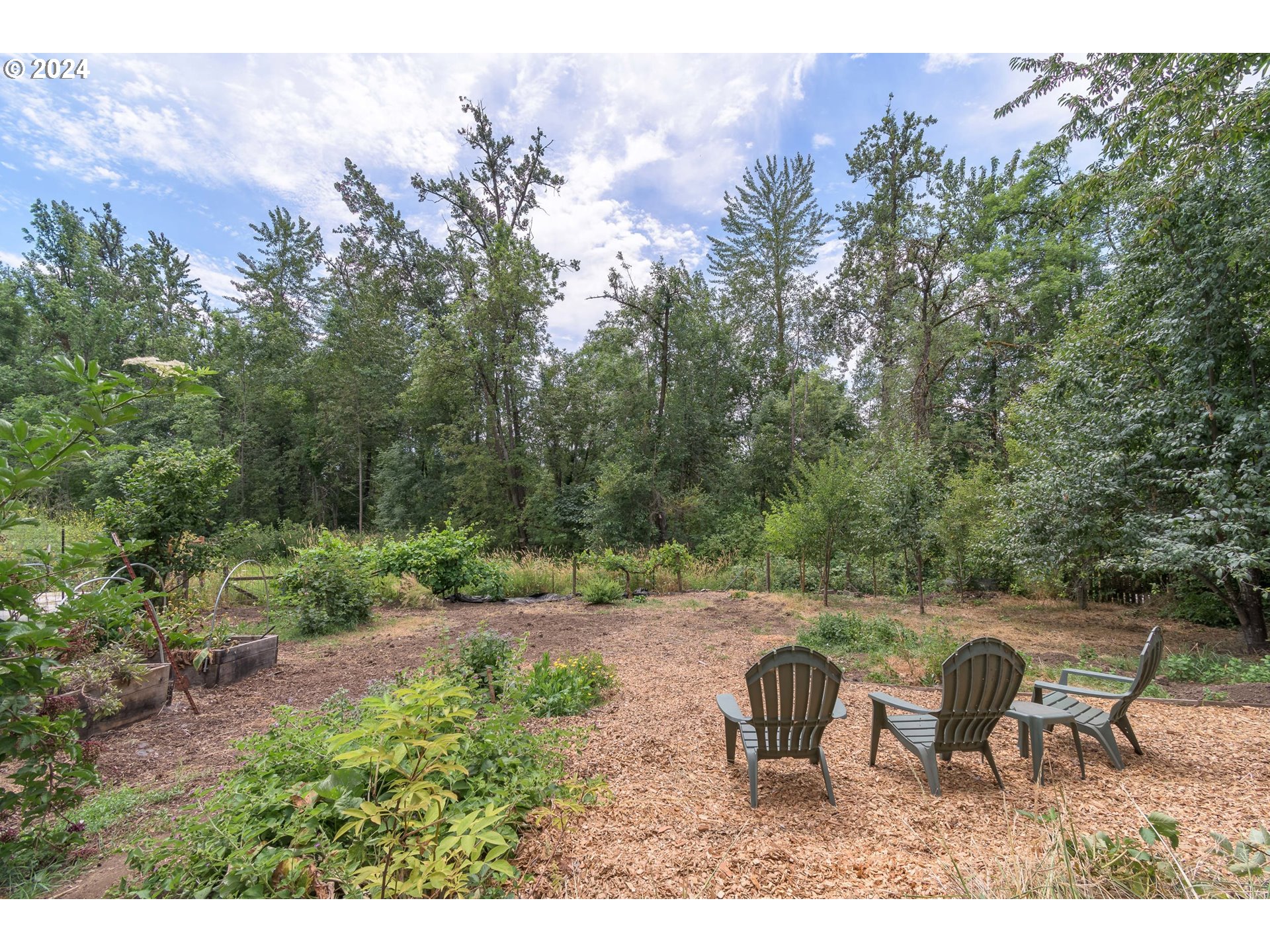 369 West D Street Springfield, OR 97477 - Photo 44 of 48 a backyard of a house with table and chairs