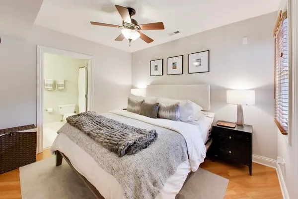 $575,000 | 708 West Barry Avenue, Unit 3F, Chicago, IL 60657