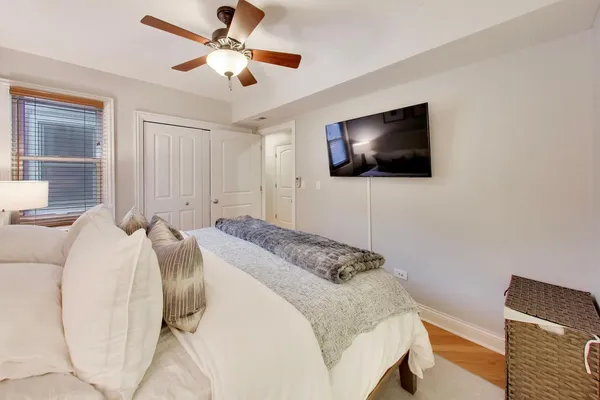 $575,000 | 708 West Barry Avenue, Unit 3F, Chicago, IL 60657