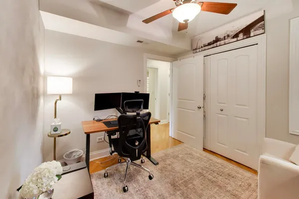 $575,000 | 708 West Barry Avenue, Unit 3F, Chicago, IL 60657