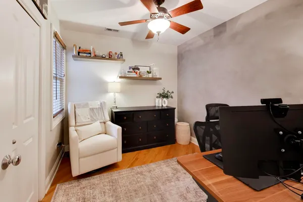 $575,000 | 708 West Barry Avenue, Unit 3F, Chicago, IL 60657