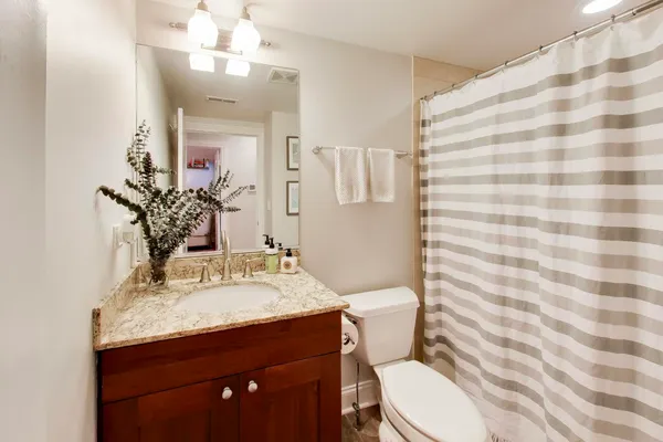 $575,000 | 708 West Barry Avenue, Unit 3F, Chicago, IL 60657