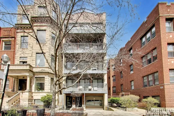 $575,000 | 708 West Barry Avenue, Unit 3F, Chicago, IL 60657