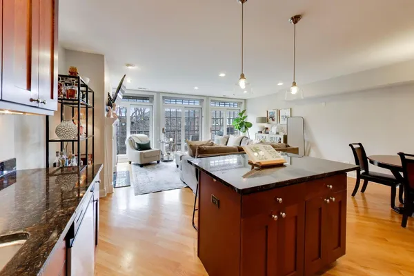 $575,000 | 708 West Barry Avenue, Unit 3F, Chicago, IL 60657