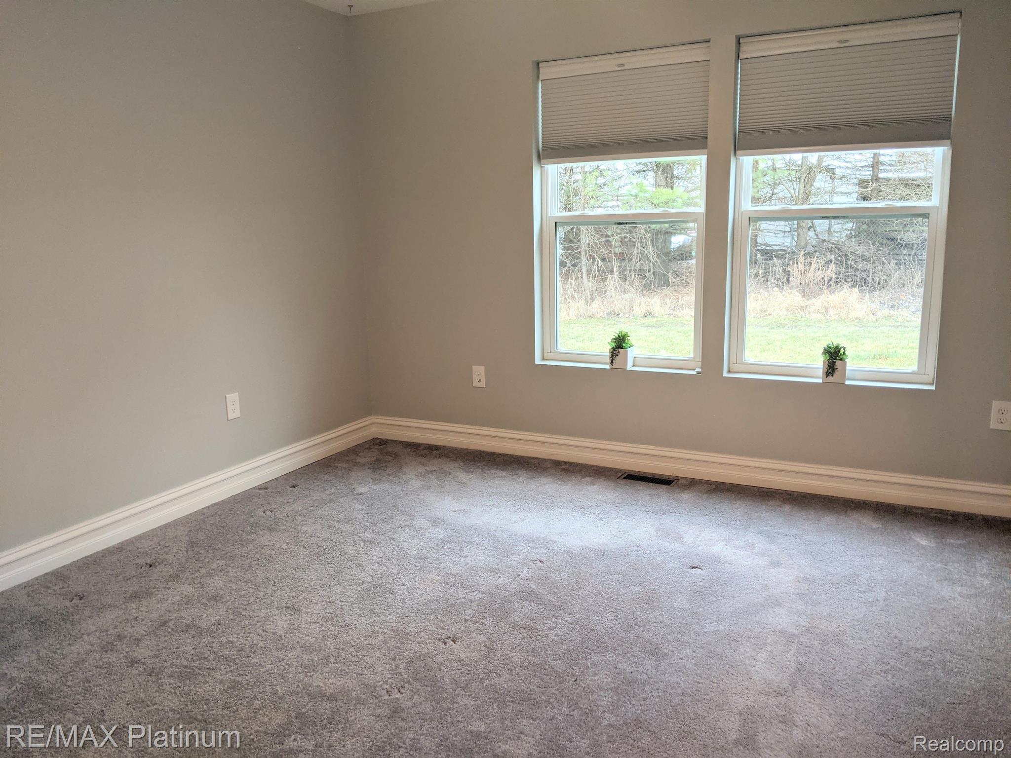 810 Chelsea Ridge Court, Unit 21 Howell, MI 48843 - Photo 22 of 43 Primary bedroom