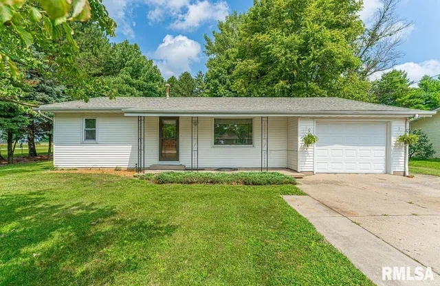 $169,900 | 305 Kennedy Road, Elkhart, IL 62634