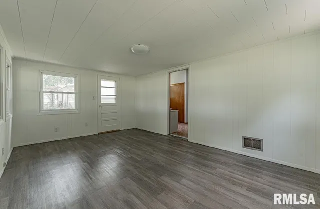 $169,900 | 305 Kennedy Road, Elkhart, IL 62634