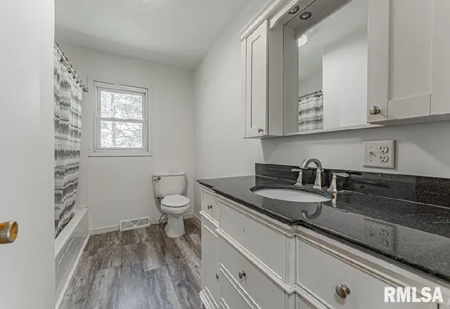 $169,900 | 305 Kennedy Road, Elkhart, IL 62634