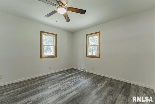 $169,900 | 305 Kennedy Road, Elkhart, IL 62634