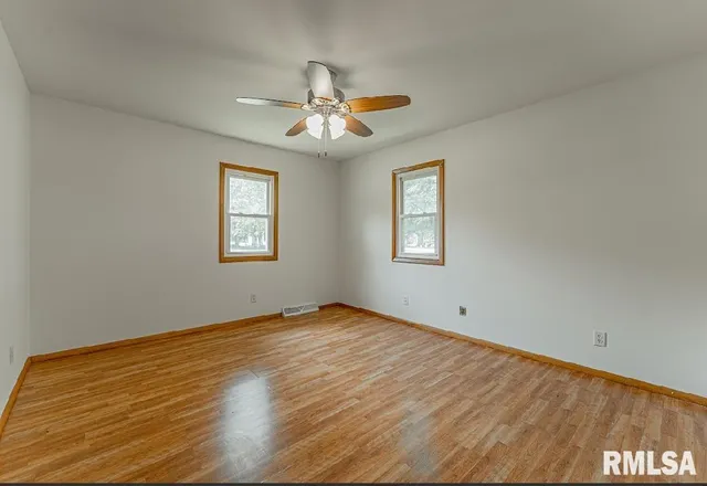 $169,900 | 305 Kennedy Road, Elkhart, IL 62634