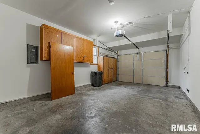 $169,900 | 305 Kennedy Road, Elkhart, IL 62634