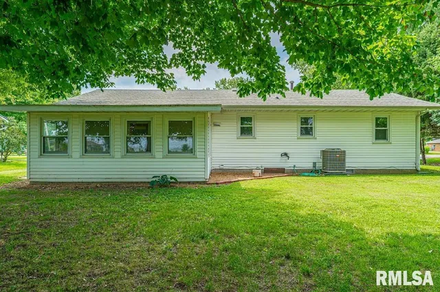 $169,900 | 305 Kennedy Road, Elkhart, IL 62634