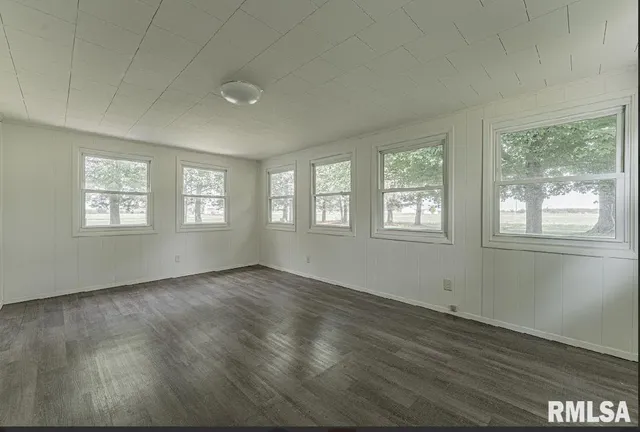 $169,900 | 305 Kennedy Road, Elkhart, IL 62634