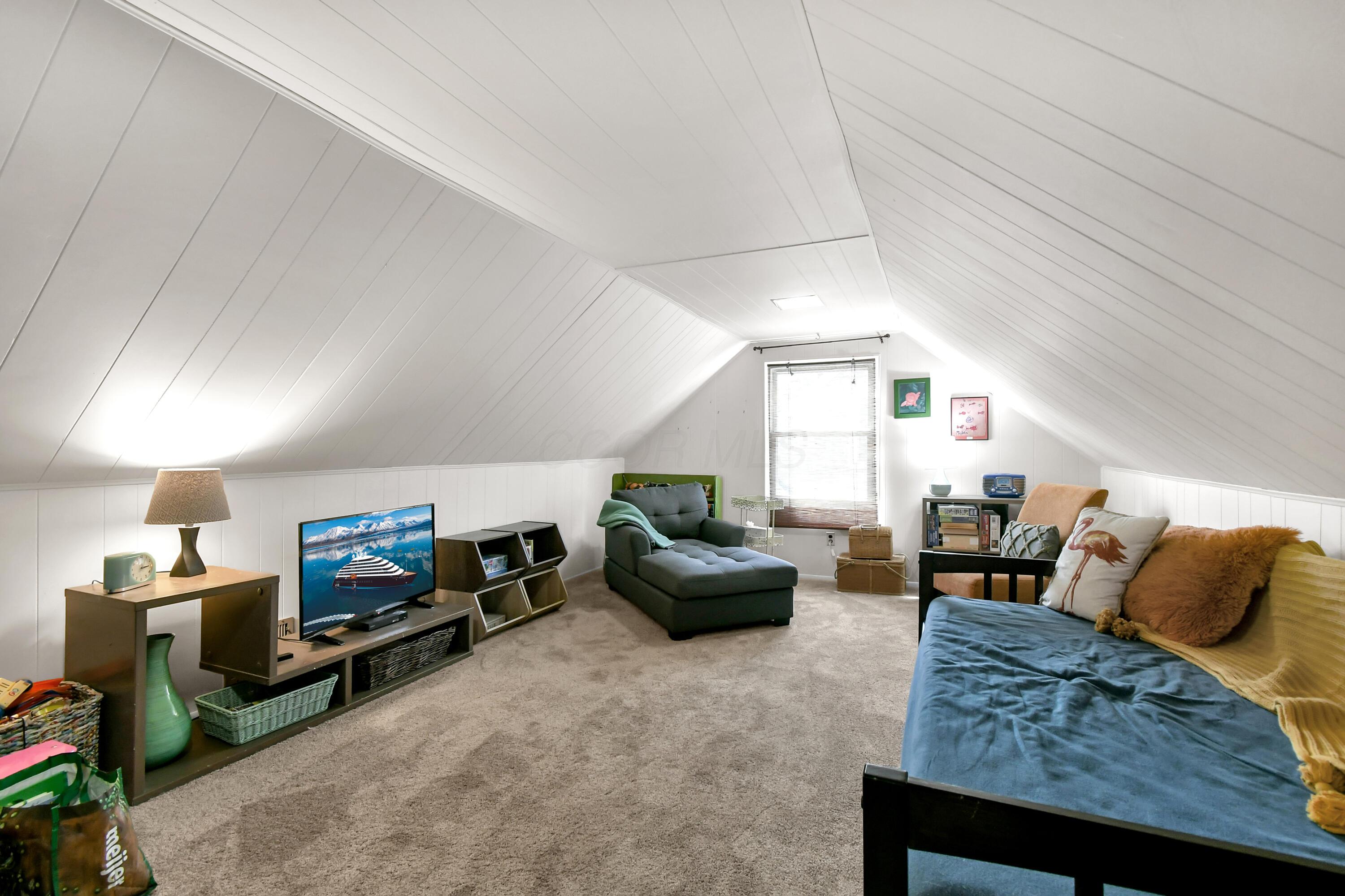 541 Northridge Road Columbus, OH 43214 - Photo 23 of 40 2nd Floor Bedroom