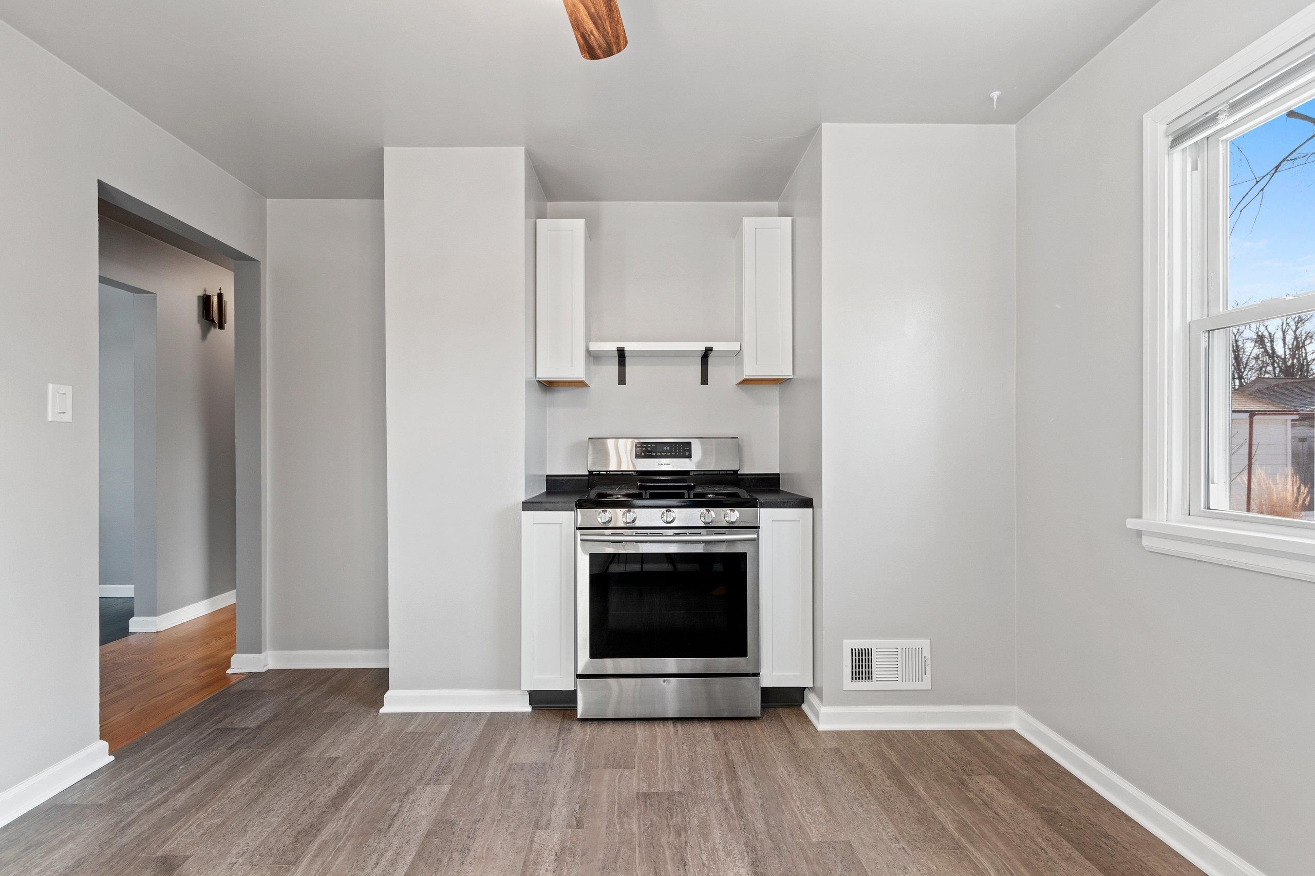 963 Liberty Street Green Bay, WI 54304 - Photo 12 of 25