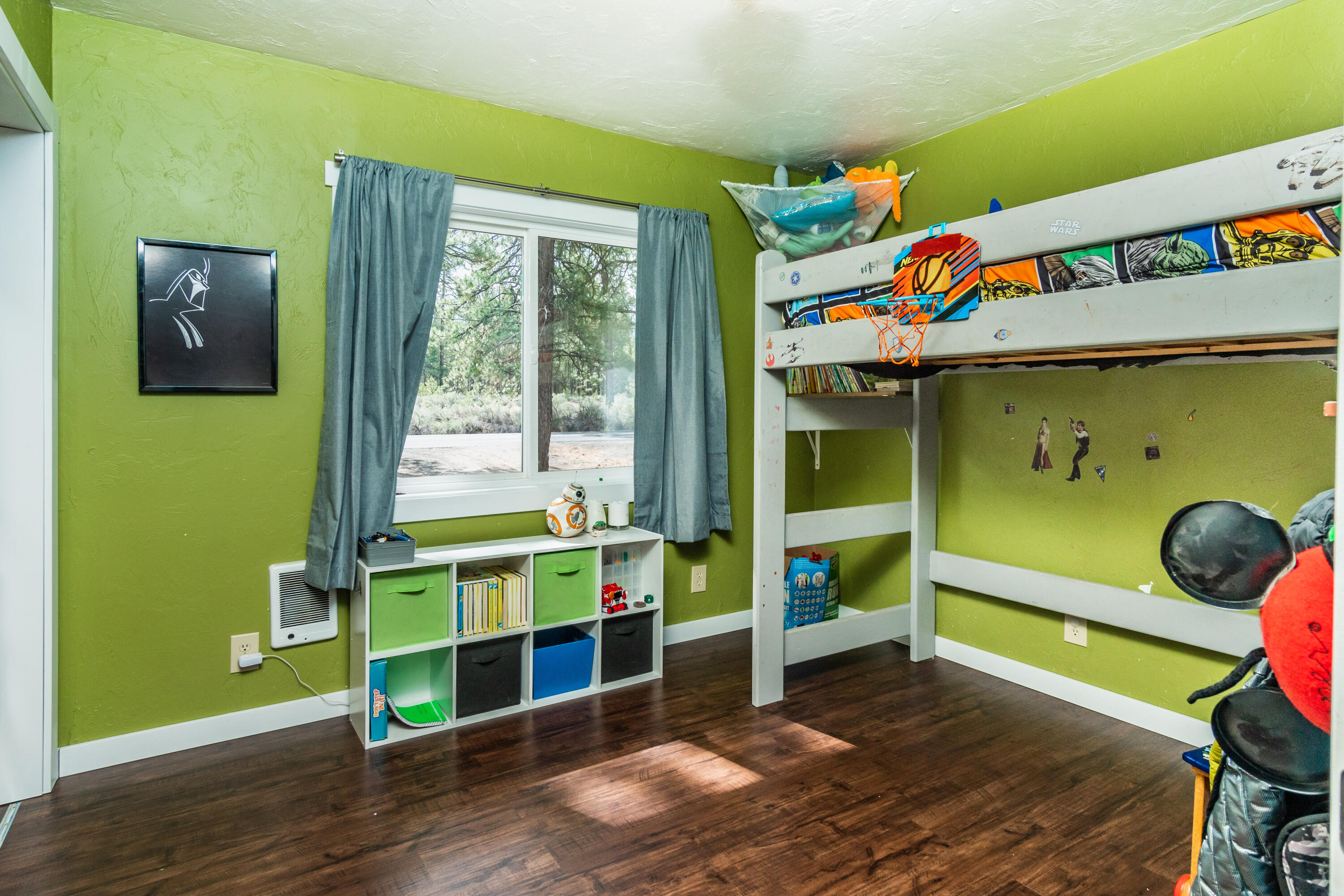 60193 Cheyenne Road Bend, OR 97702 - Photo 14 of 29 a view of an entryway with wooden floor