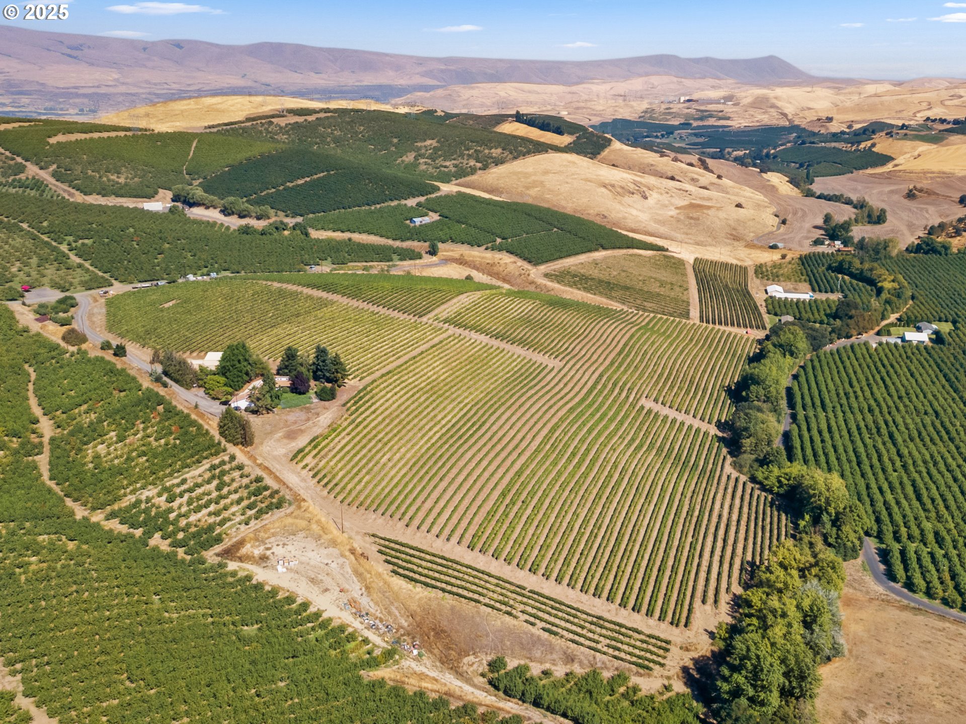 2018 Steele Road The Dalles, OR 97058 - Photo 6 of 36 a view of a city