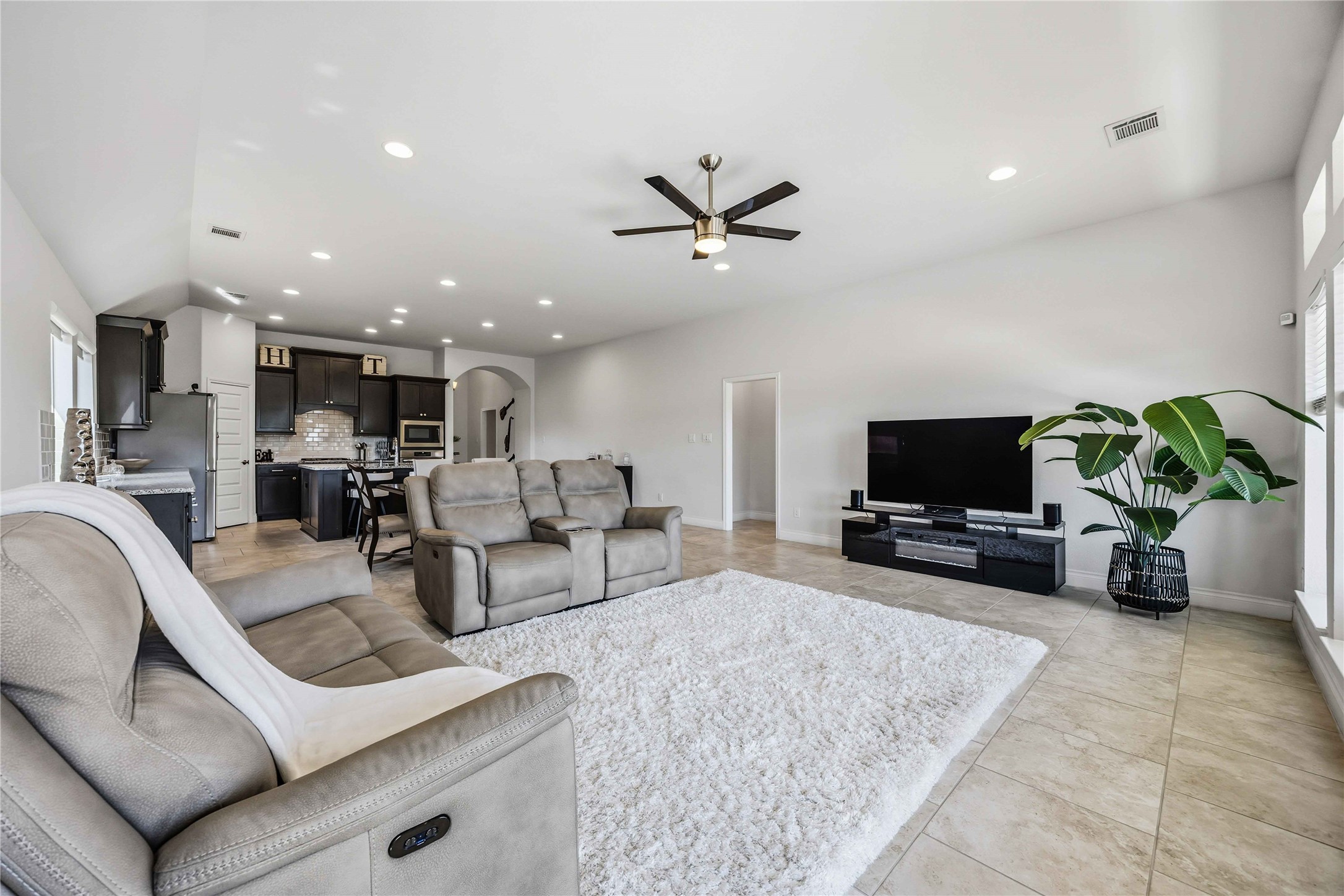 2726 Cutter Court Manvel, TX 77578 - Photo 15 of 44 a living room with furniture and a flat screen tv