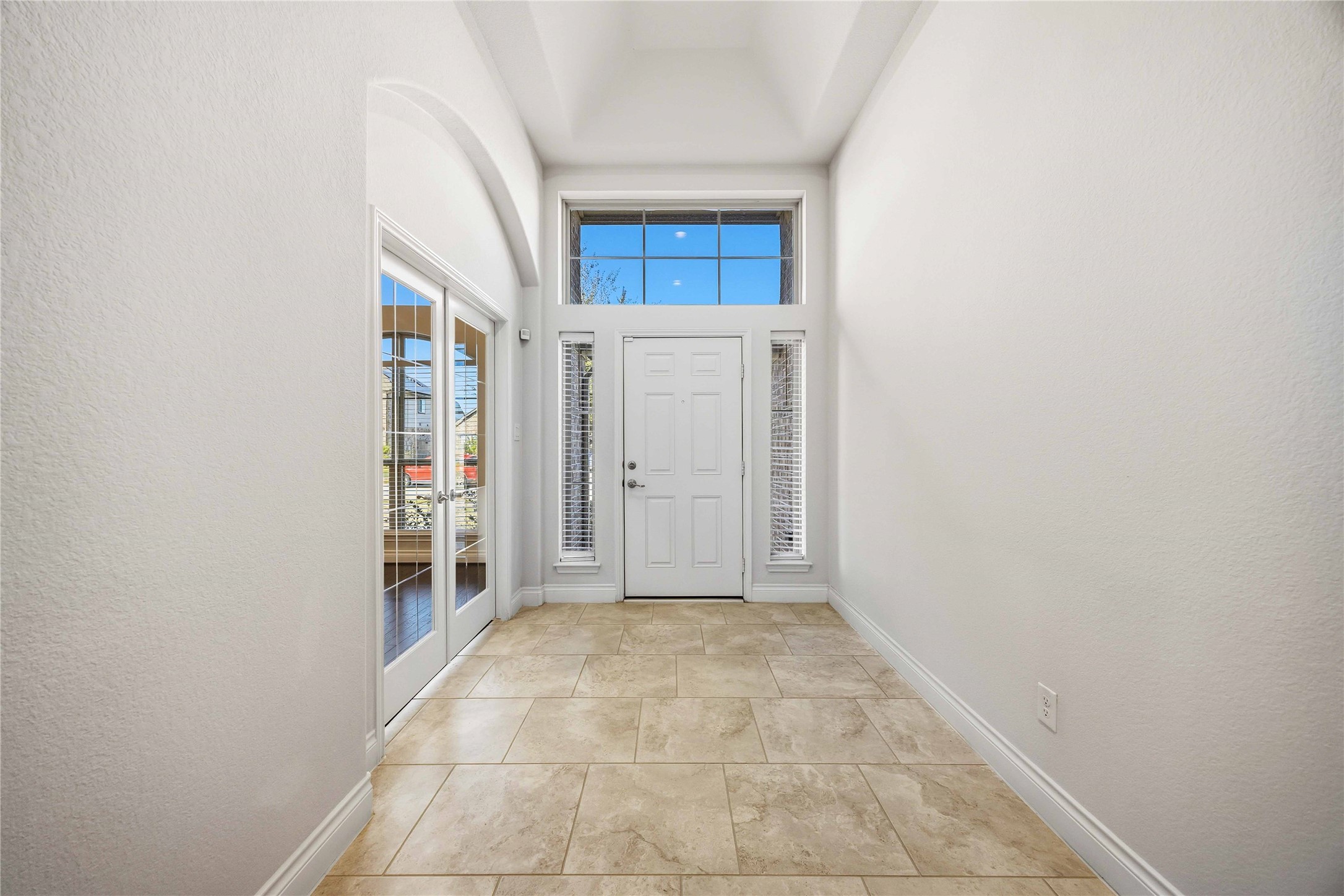 2726 Cutter Court Manvel, TX 77578 - Photo 5 of 44 a view of an empty room with closet and a window