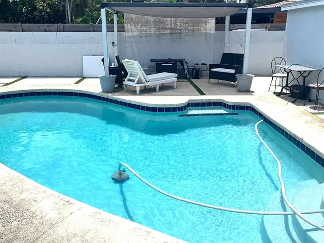 a view of a swimming pool with seating space