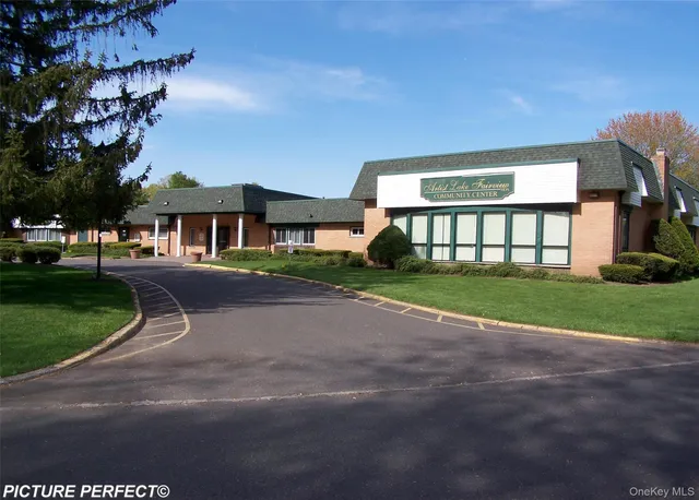 a view of outdoor space yard and porch