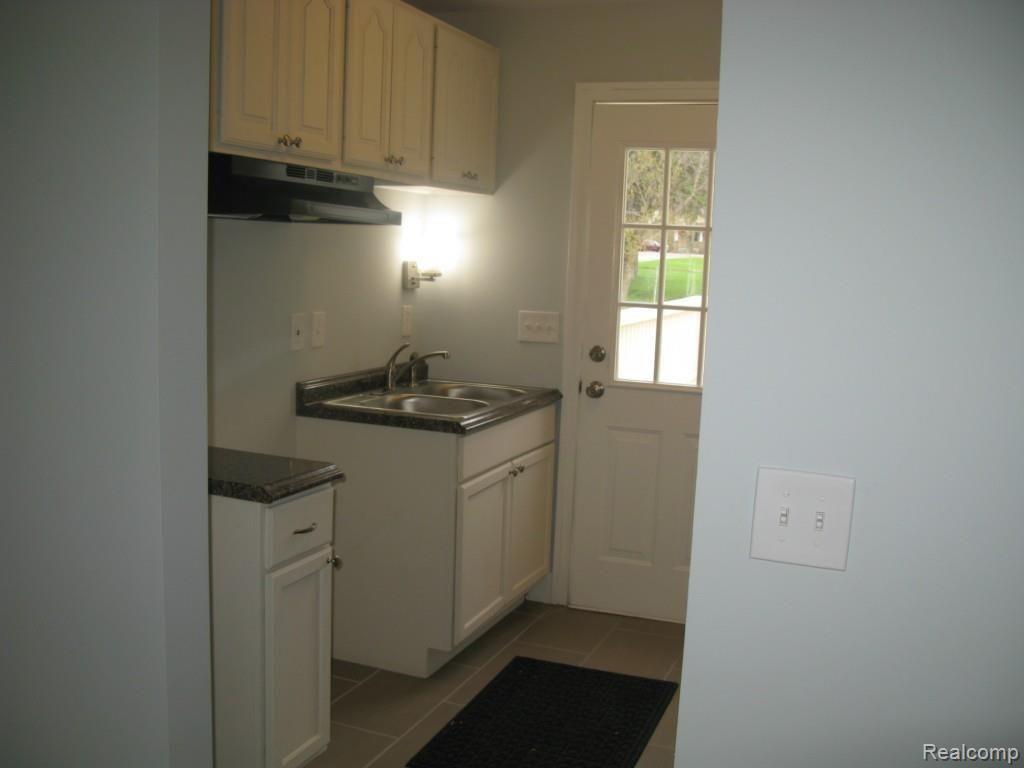 7036 Randee Street Flushing, MI 48433 - Photo 34 of 36 Kitchen in the in law suite