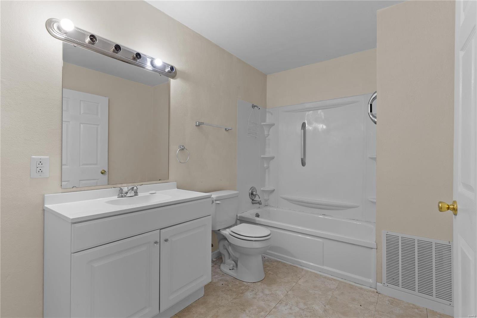 9910 N Road Fairview Heights, IL 62208 - Photo 22 of 24